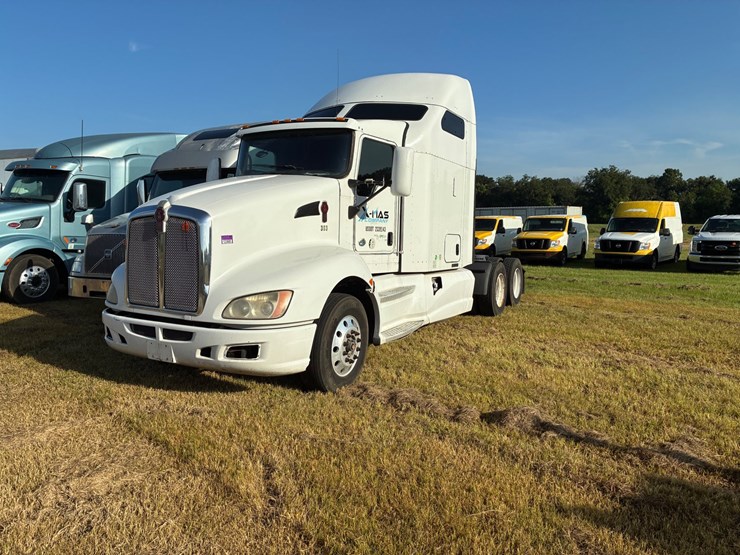 #2426-•-2012-kenworth-image-1