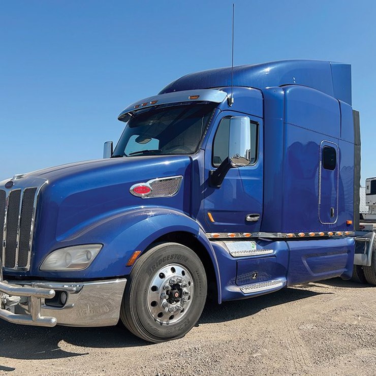 2017 PETERBILT 579