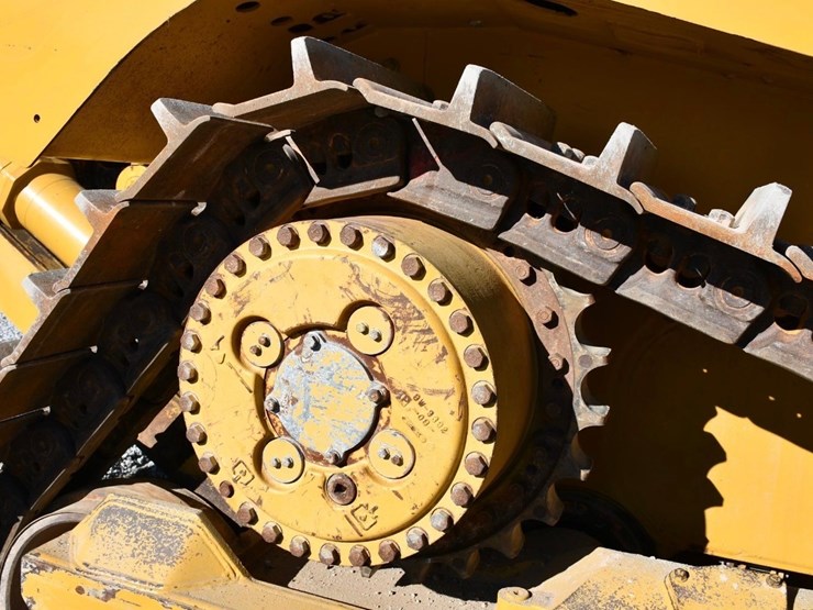 2019-caterpillar-d8t-image-6