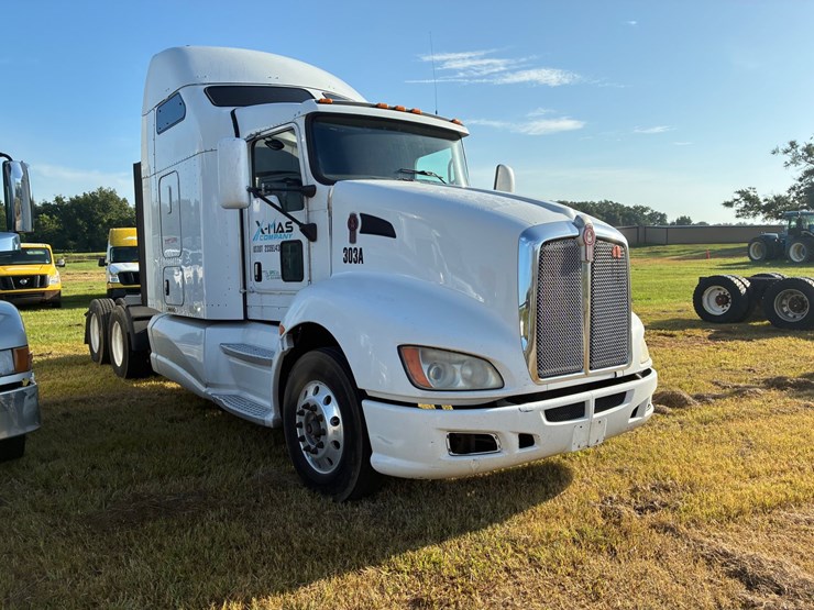 #2426-•-2012-kenworth-image-2