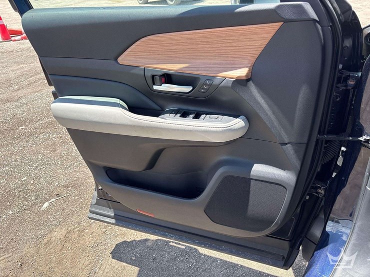 2024-toyota-highlander-image-22