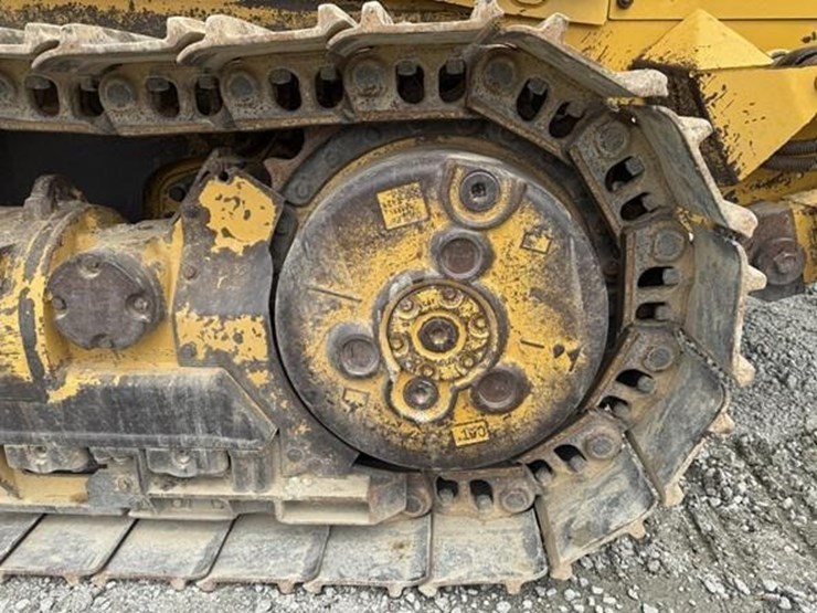 2017-caterpillar-953d-image-6