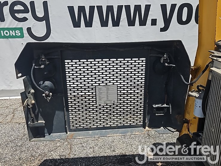 2019-deere-317g-image-21