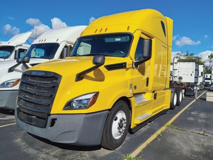 2022-freightliner-cascadia-126-image-1