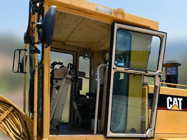 2002-caterpillar-140h-image-13