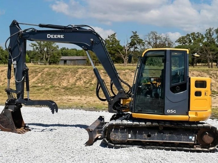 2021-deere-85g-image-19