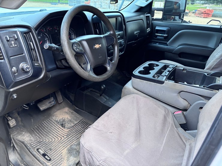 2018-chevrolet-silverado-2500-image-6