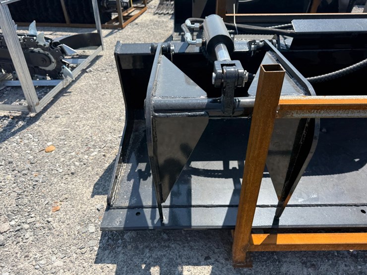 #2064-•-unused-pg772-skid-steer-plate-grabber-cpbzmq2604070-inv#48879-image-10