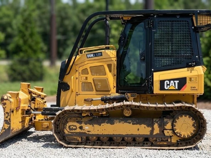 2016-caterpillar-d5k2-lgp-image-1