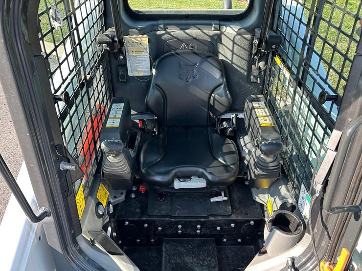 2023-bobcat-s650v2-skid-steer-loader-image-21