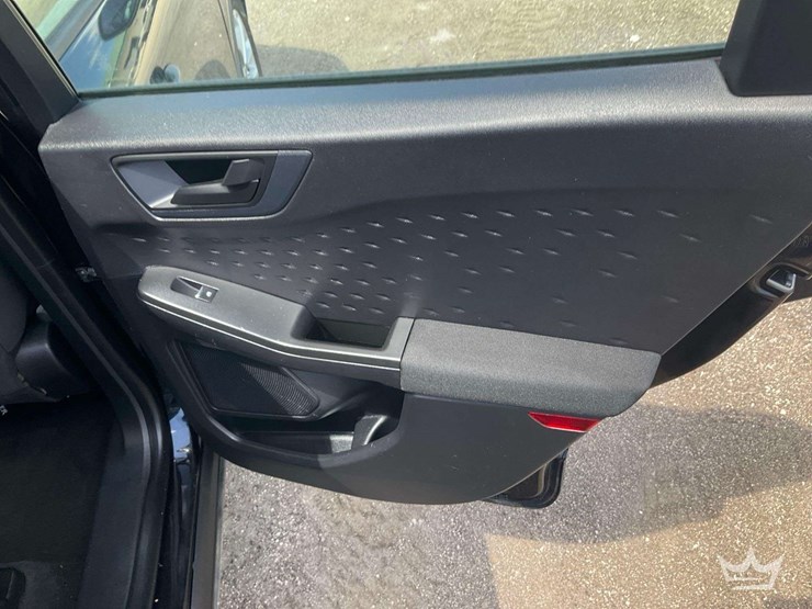 2020-ford-escape-image-24