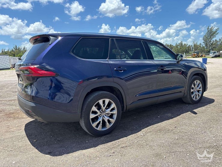 2024-toyota-highlander-image-3