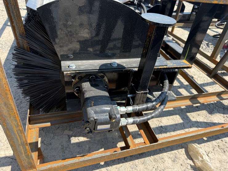 #2070-•-unused-mower-king-ssab72-skid-steer-angle-broom-ssab7226052301h-inv#51834-image-10