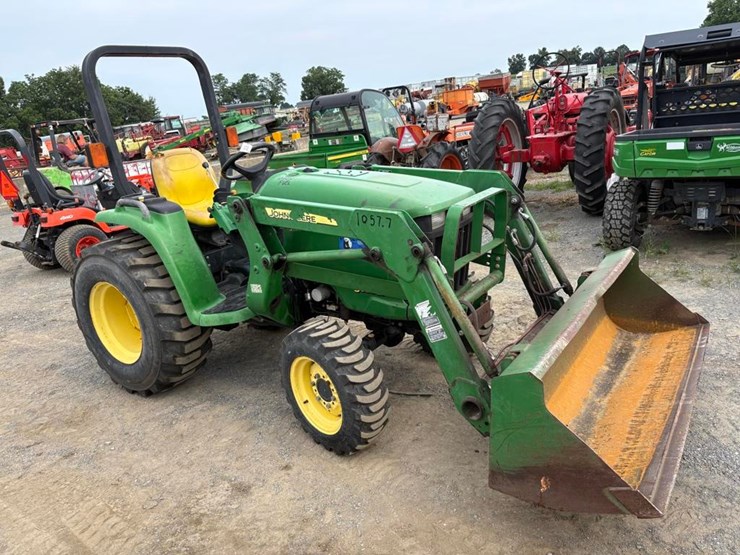 john-deere-3038e-image-4