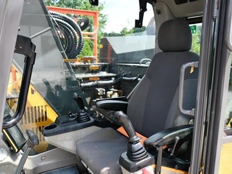2021-volvo-ecr145el-image-18