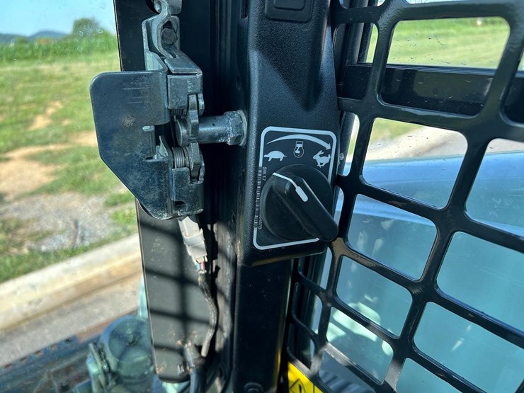 2023-bobcat-s650v2-skid-steer-loader-image-27