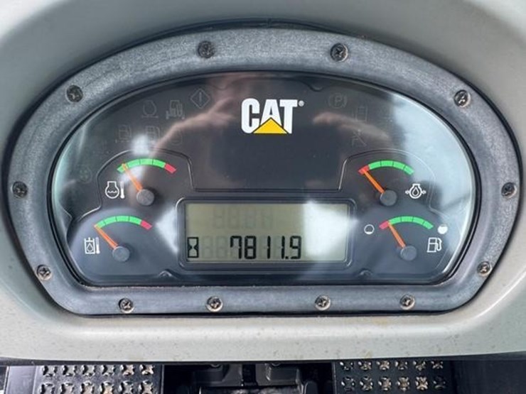 2017-caterpillar-953d-image-21