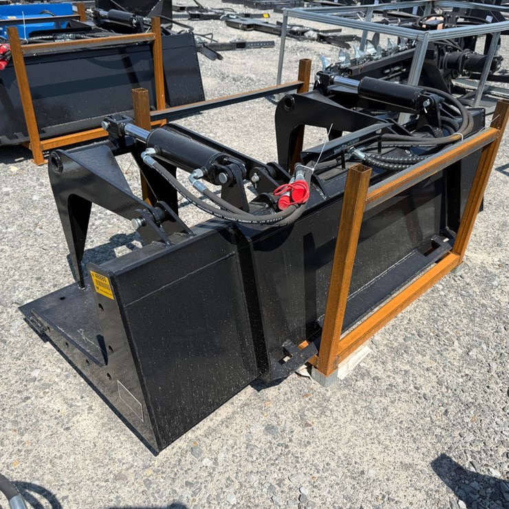 #2065 • Unused PG772 Skid Steer Plate Grabber CPBZMQ2604071 INV#48880