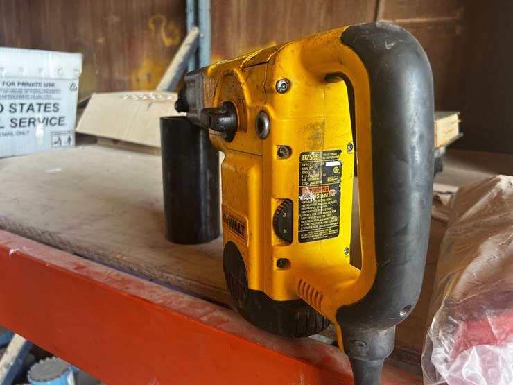 #1158-•-dewalt-d25551-1-9/16in-rotary-hammer-image-2