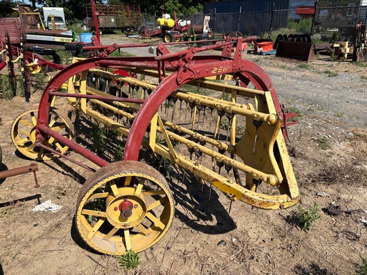 new-holland-256-image-4