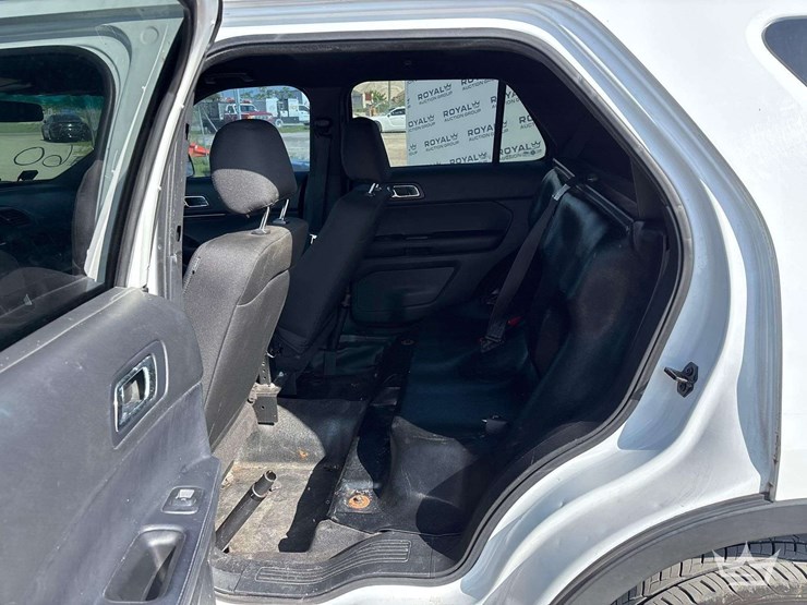 2016-ford-explorer-image-19