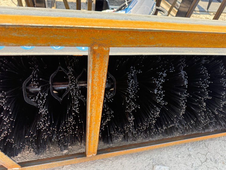 #2070-•-unused-mower-king-ssab72-skid-steer-angle-broom-ssab7226052301h-inv#51834-image-7