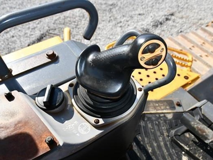 2006-komatsu-d65ex-image-18