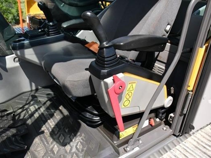 2022-volvo-ec250el-image-24