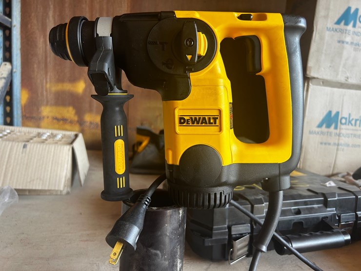 #39135-•-dewalt-rotary-hammer-kit-image-1