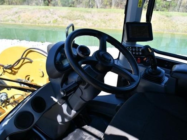 2020-caterpillar-938m-image-16