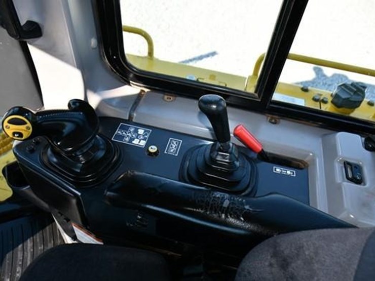 2019-komatsu-d65wx-18-image-24