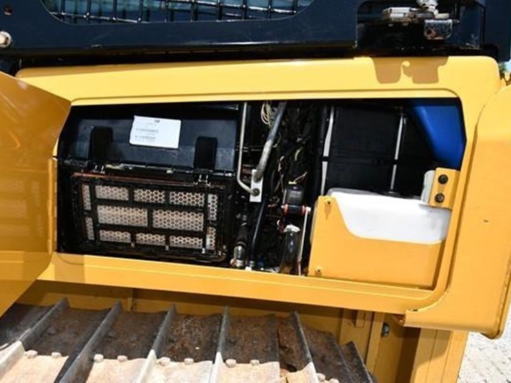 2020-caterpillar-d3k2-xl-image-12