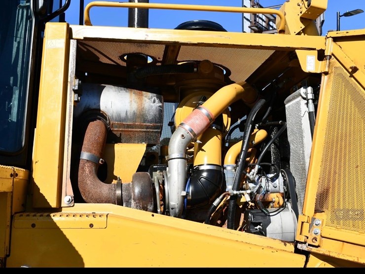 2019-caterpillar-d8t-image-5