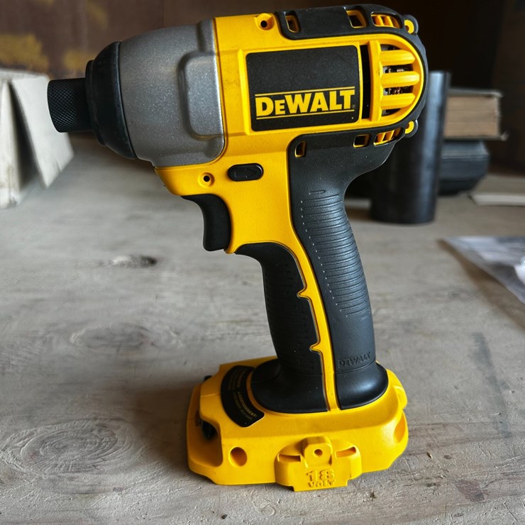 #39137 • DEWALT 18VOLT CORDLESS IMPACT DRIVER