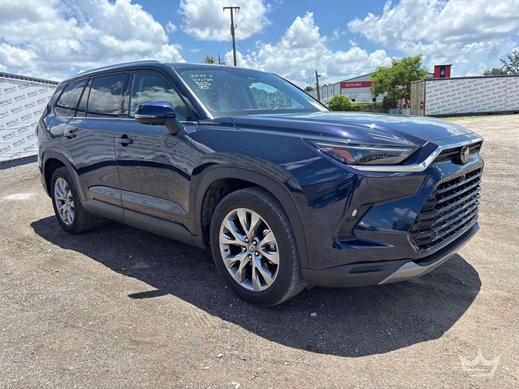 2024-toyota-highlander-image-2