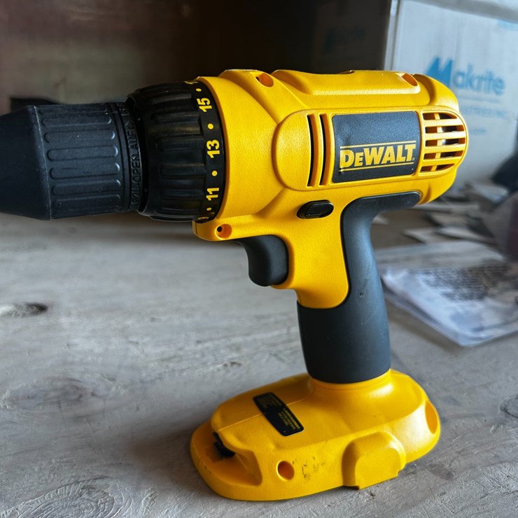 #39130 • DEWALT 18VOLT COMPACT DRILL WITH DRIVER KIT