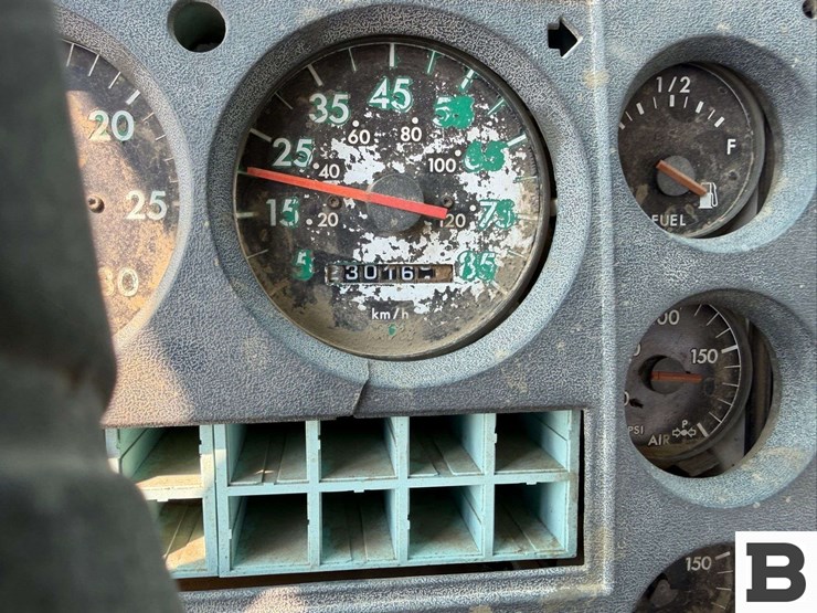 1992-freightliner-fl70-image-45