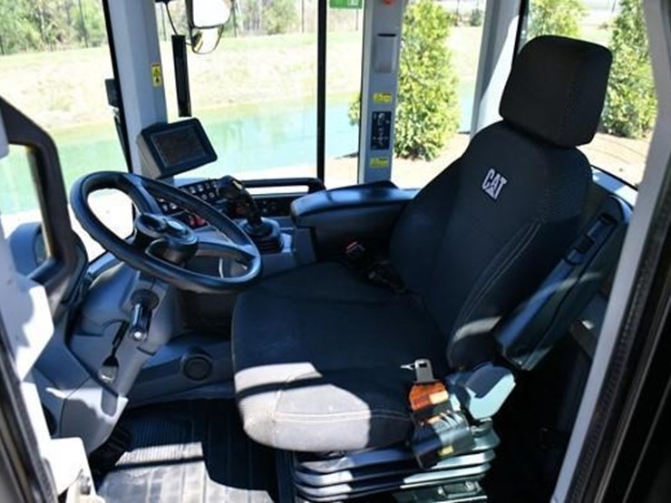 2020-caterpillar-938m-image-18