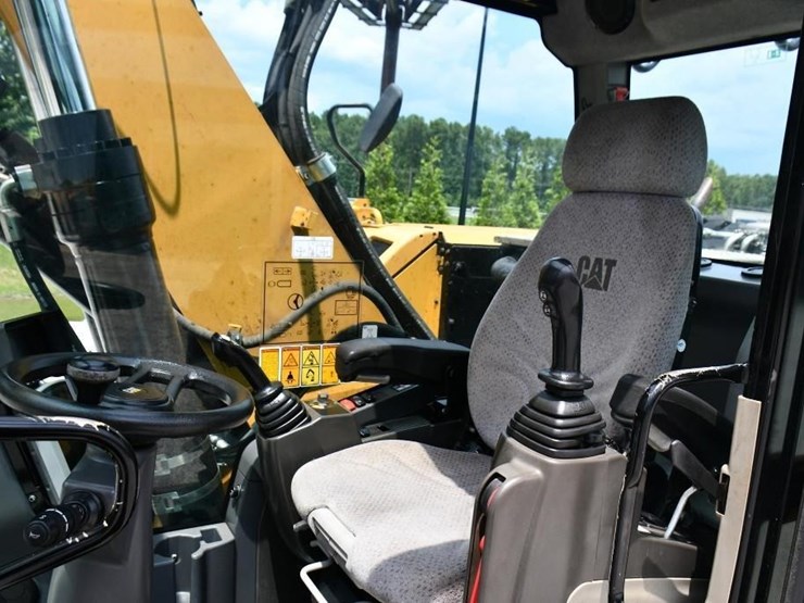 2019-caterpillar-m322f-image-22