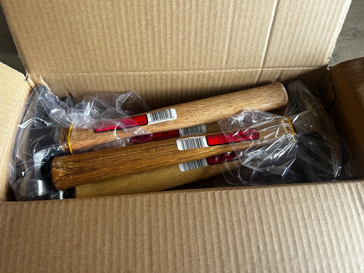 #39201-•-(2)-boxes-of-claw-hammers-image-1
