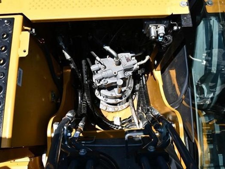 2019-deere-160g-lc-image-48