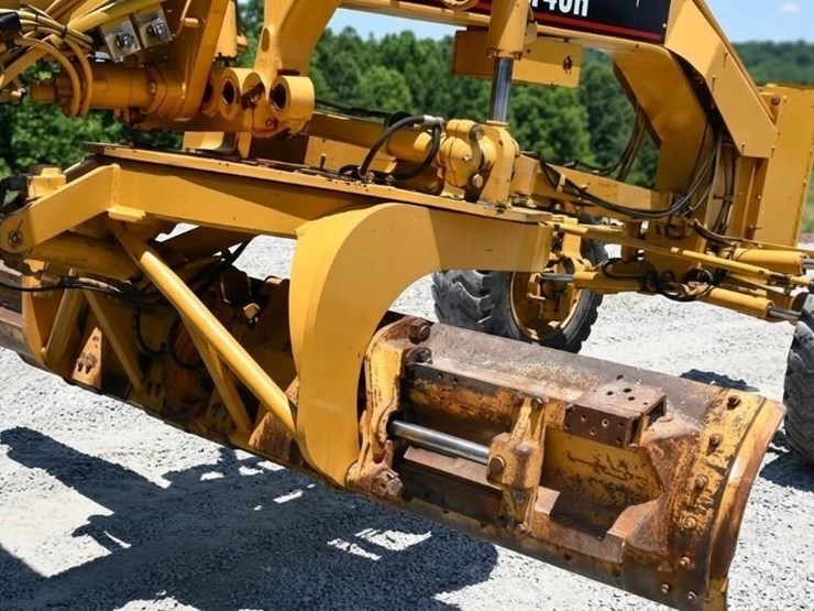 2002-caterpillar-140h-image-31