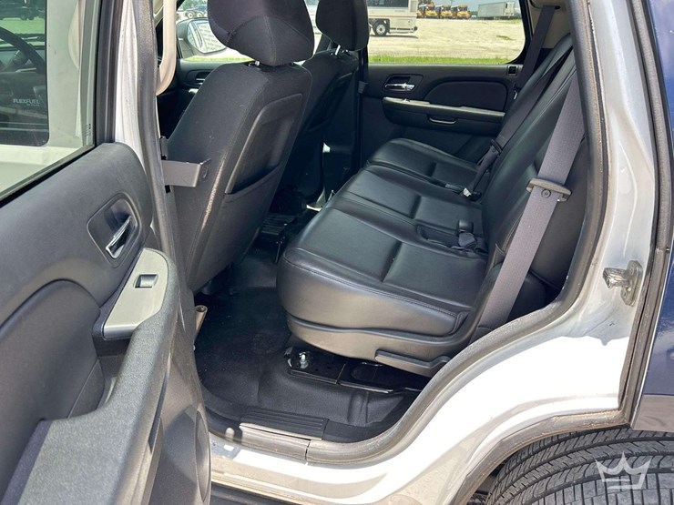 2014-chevrolet-tahoe-image-19
