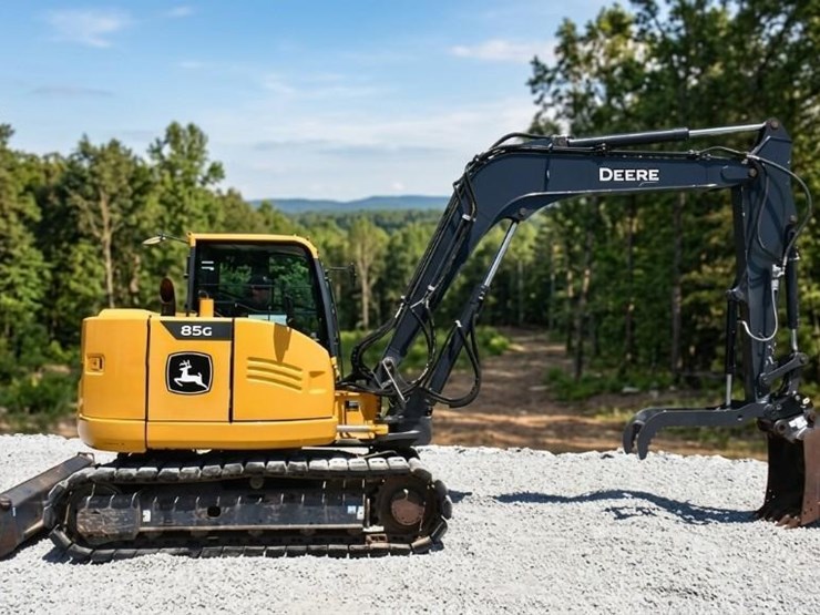 2021-deere-85g-image-21