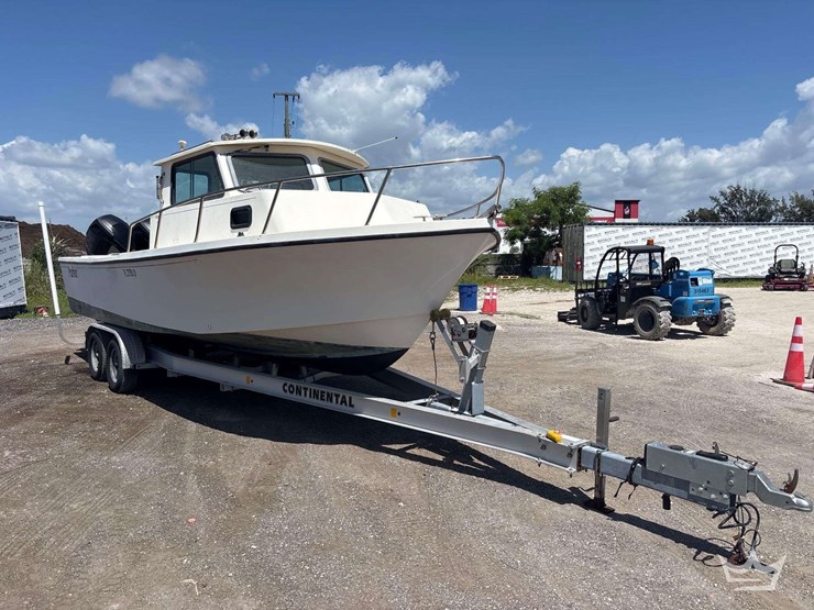 2001-26ft-parker-2520-boat-w/liftmoore-206-2,000lbs-crane-w/-27ft-continental-t/a-boat-trailer-image-2