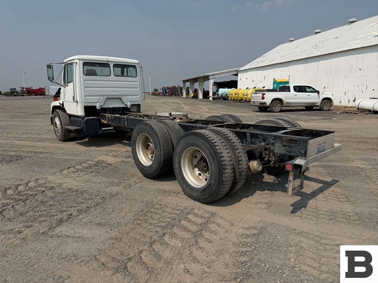 1992-freightliner-fl70-image-4