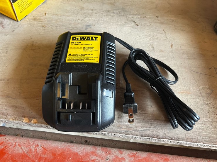 #39138-•-dewalt-drill-kit-image-3