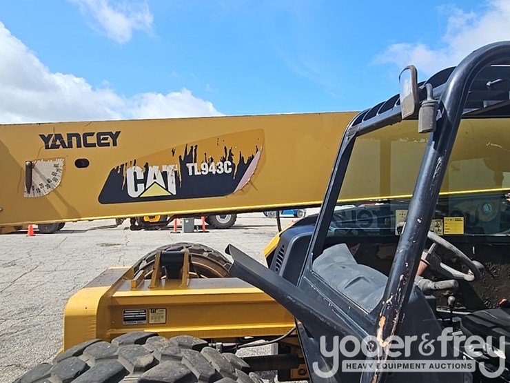 2015-caterpillar-tl943c-image-30