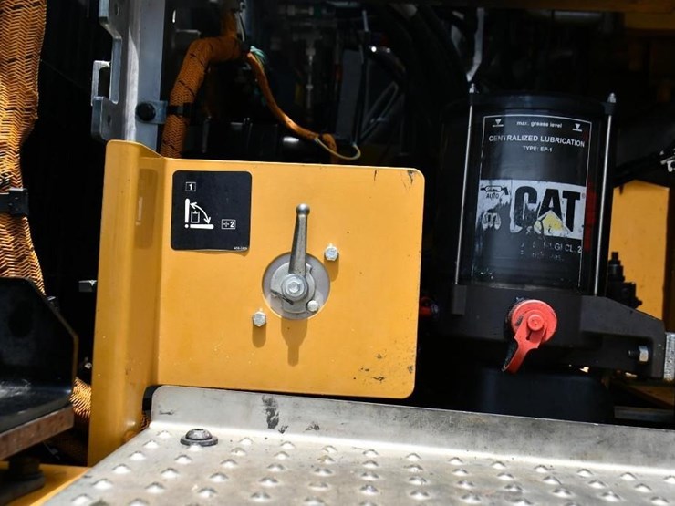2019-caterpillar-m322f-image-15