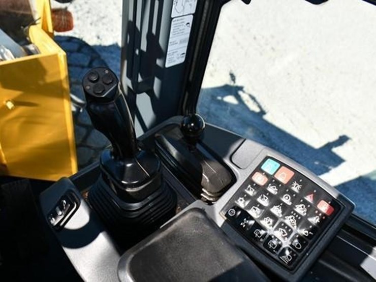 2017-deere-644k-image-28